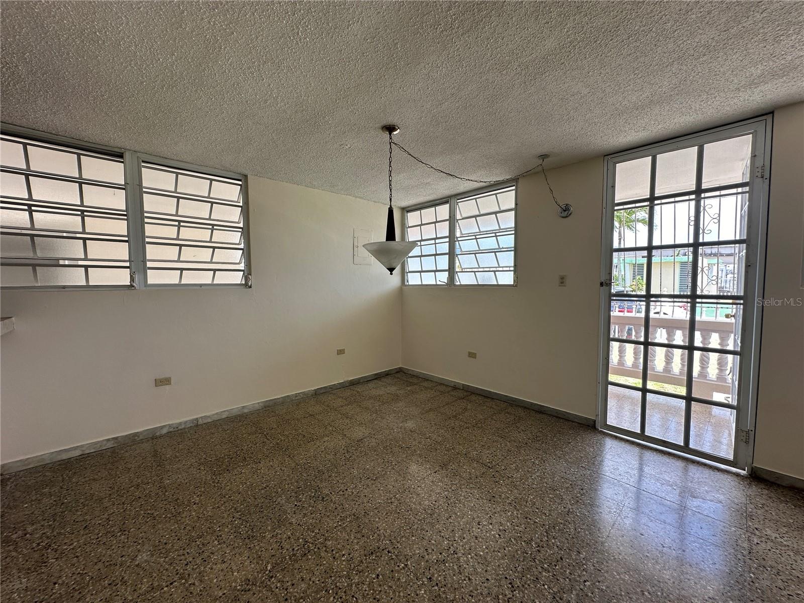 URB RIO GRANDE ESTATES - Residential Income