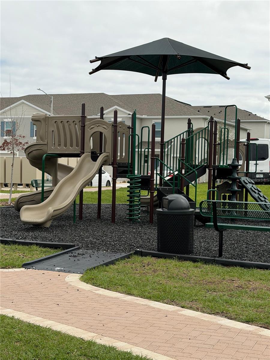 BRENTWOOD TH - Residential Lease