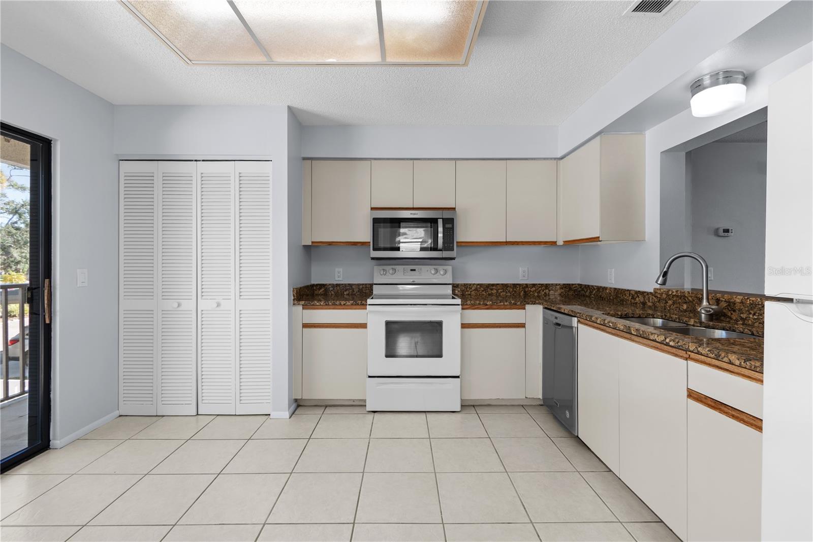 THE HOLLOWS PH I - Residential