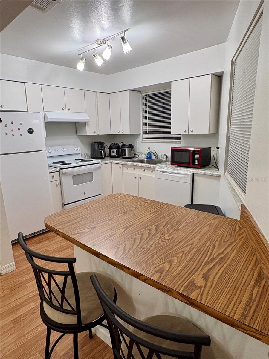 FOXHALL CONDO PH 1-3 - Residential