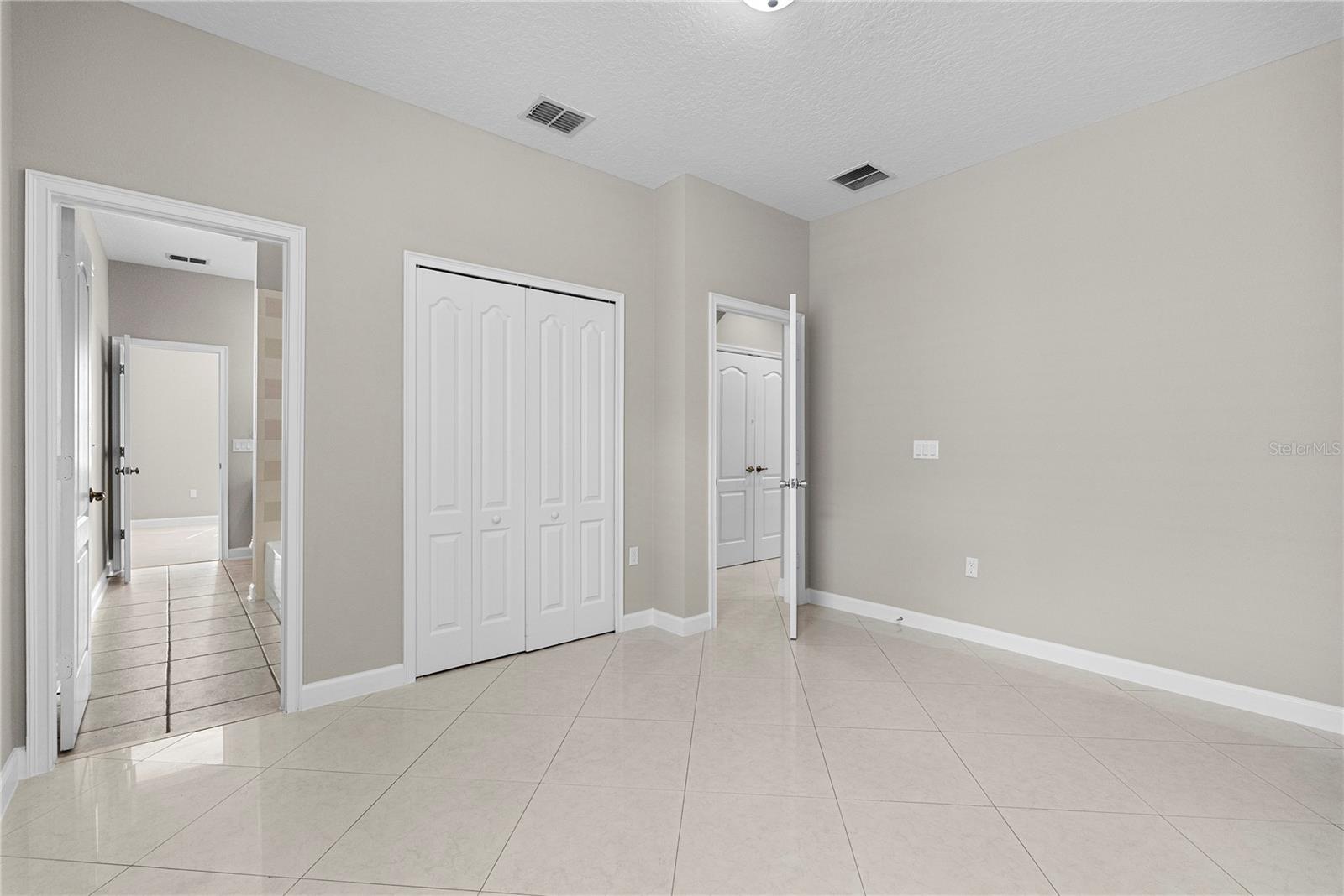 FOXCREST - Residential
