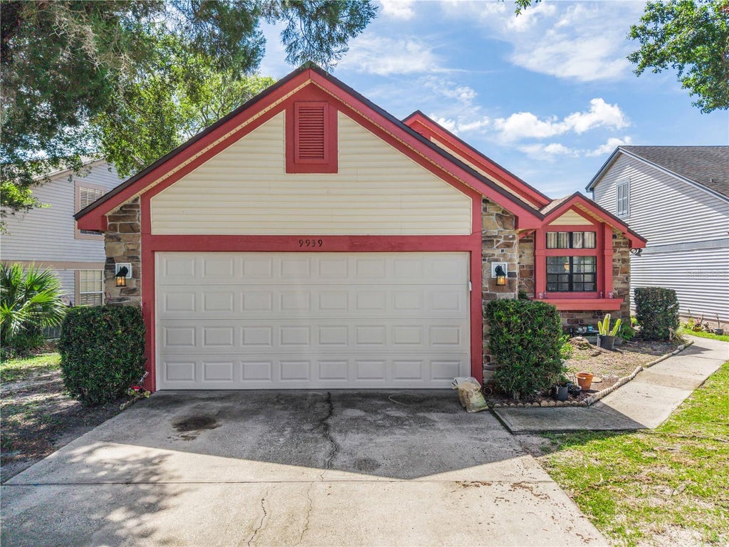 Photo of 9939 Aloma Bend Lane, Oviedo, FL 32765 (MLS # O6418475)