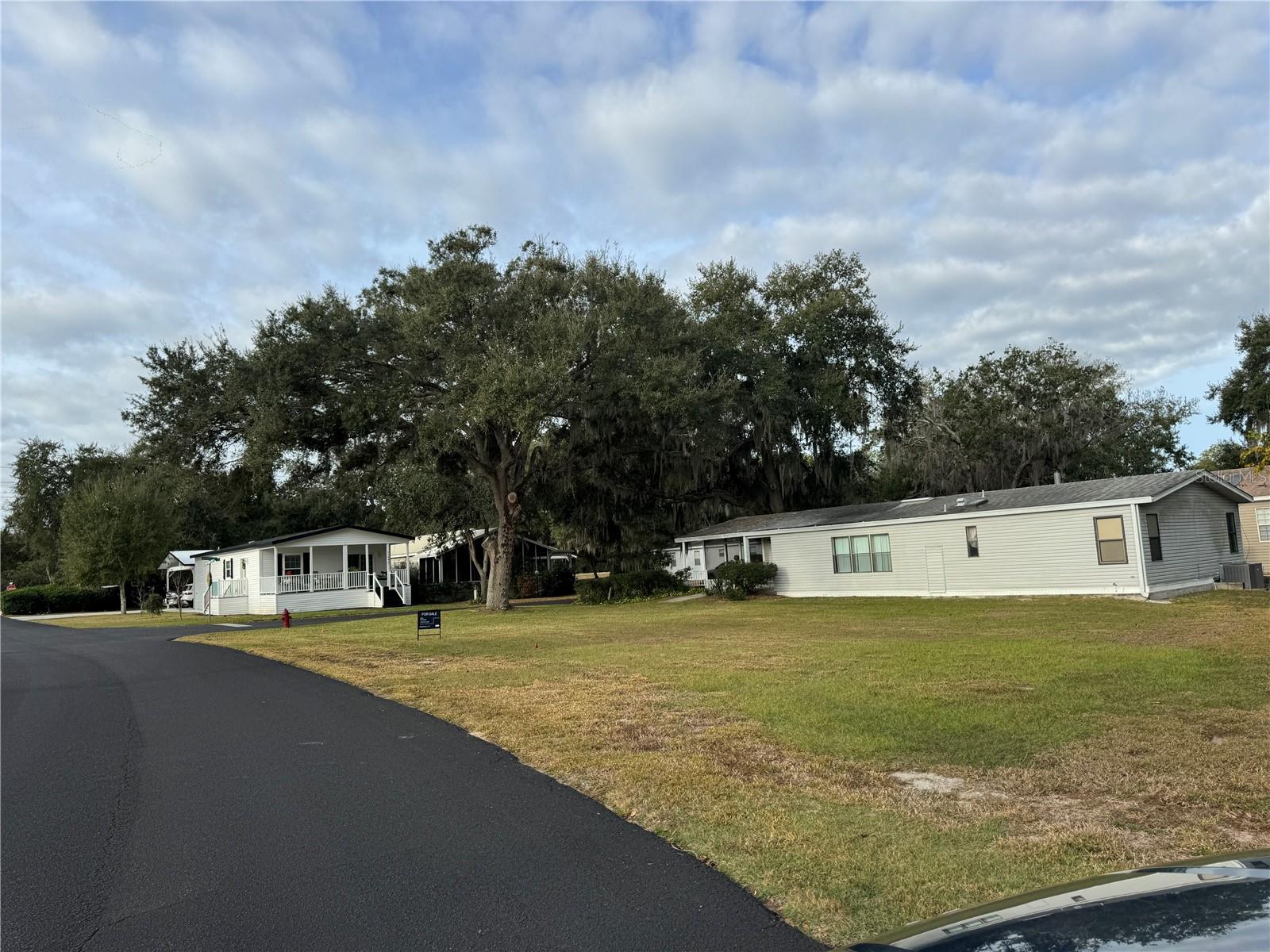 LAKE YALE ESTATES - Land