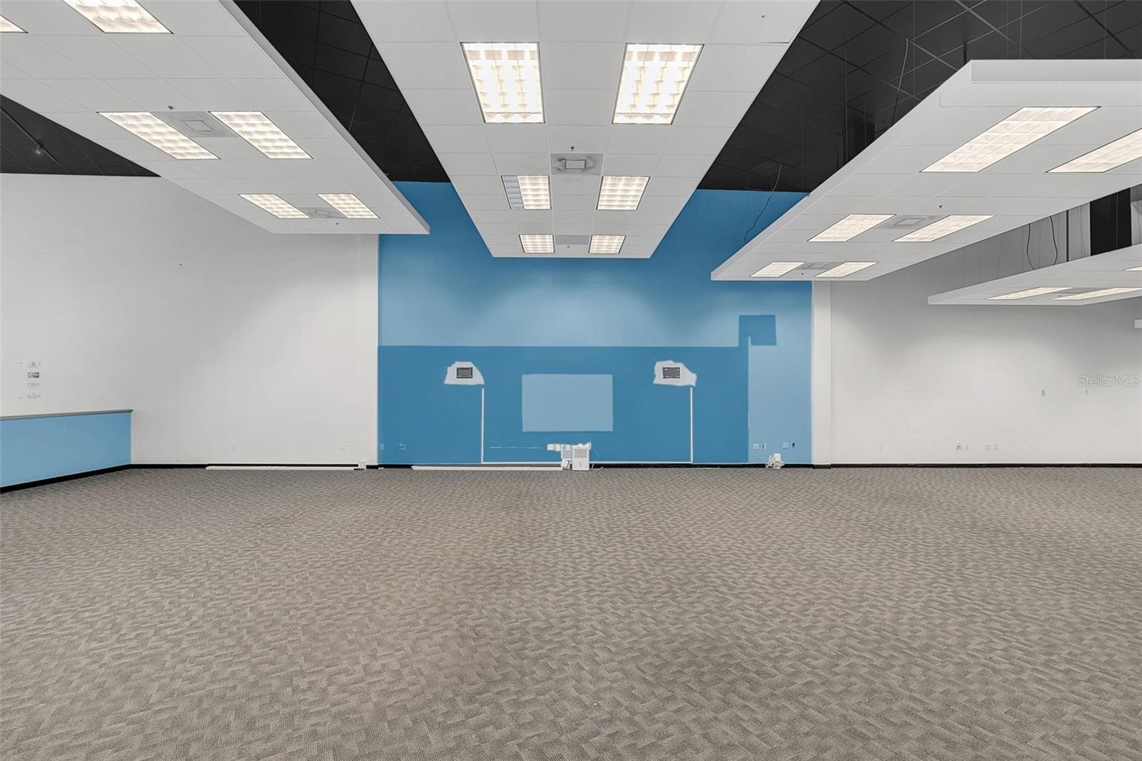 DREWTINA COMMERCE CENTER - Commercial Sale