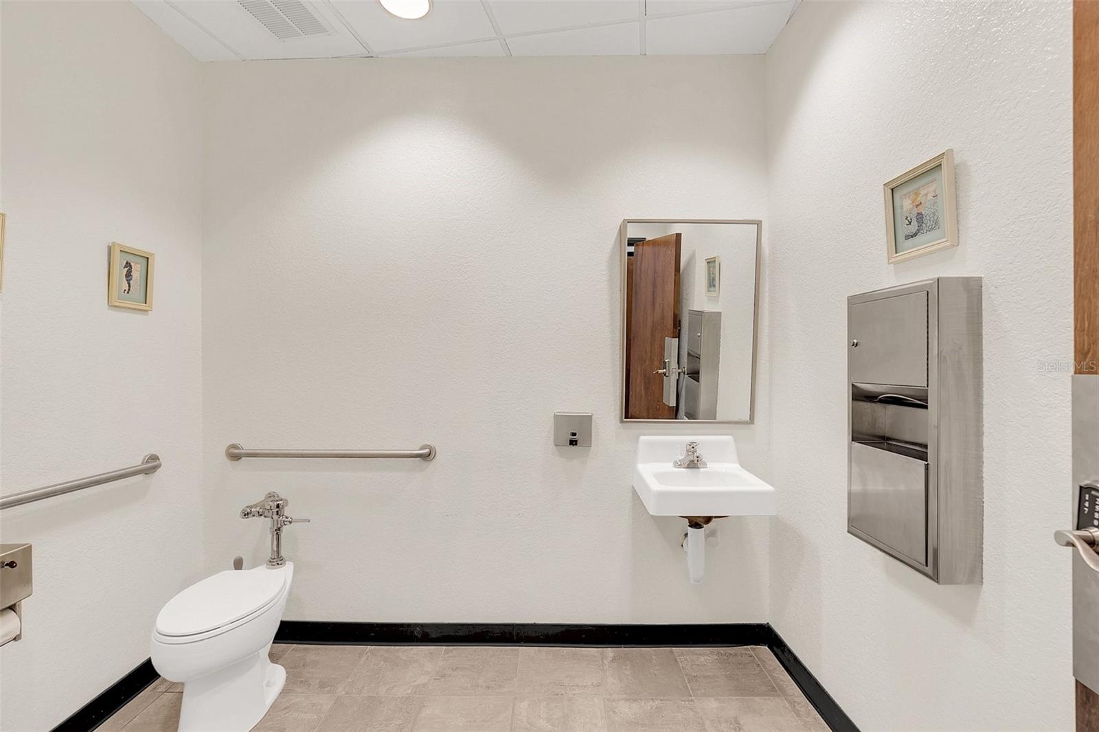 DREWTINA COMMERCE CENTER - Commercial Sale