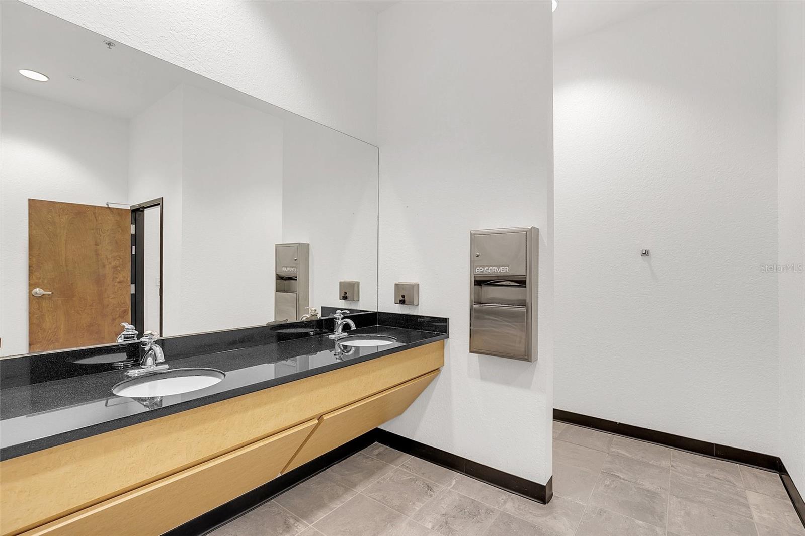 DREWTINA COMMERCE CENTER - Commercial Sale