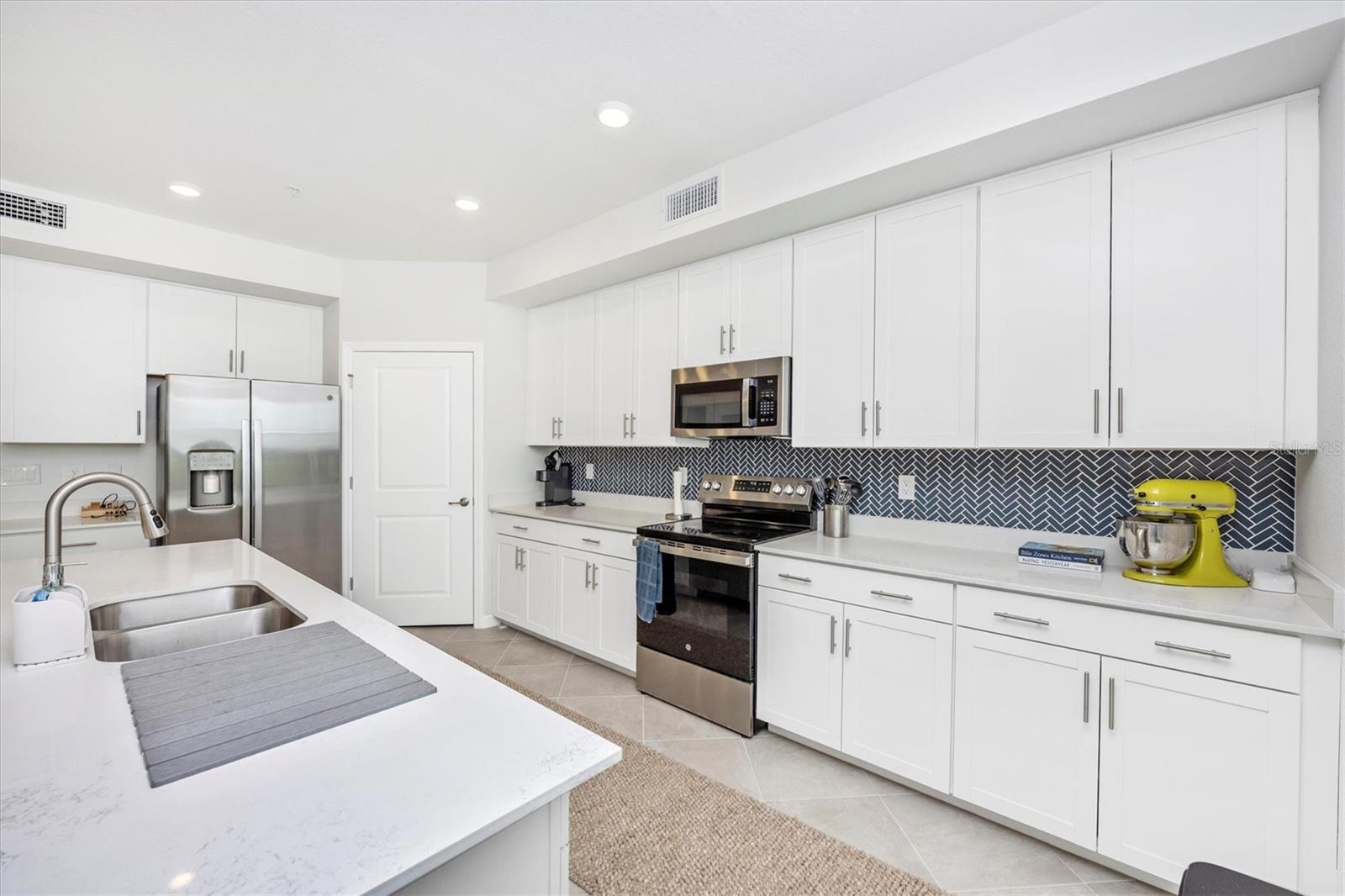 WELLEN PARK GOLF & COUNTRY CLUB - Residential Lease