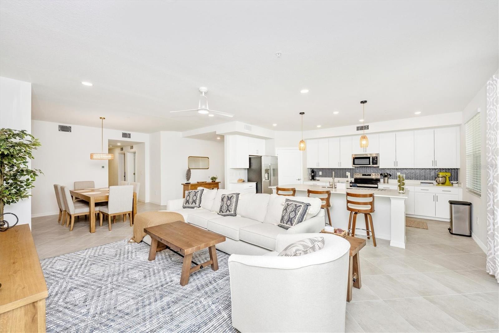 WELLEN PARK GOLF & COUNTRY CLUB - Residential Lease