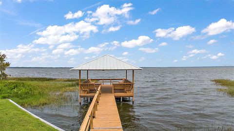 A home in TAVARES