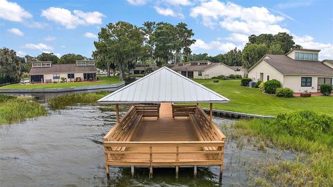 A home in TAVARES