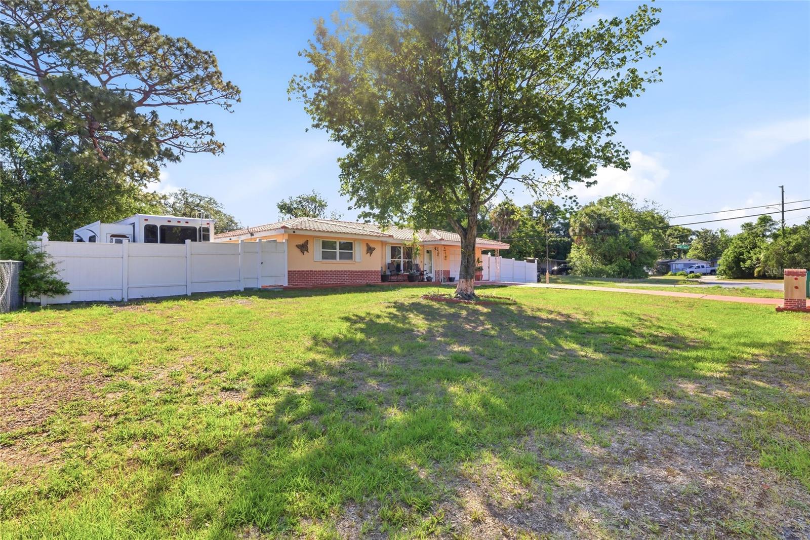 LAKEWOOD VILLAS - Residential