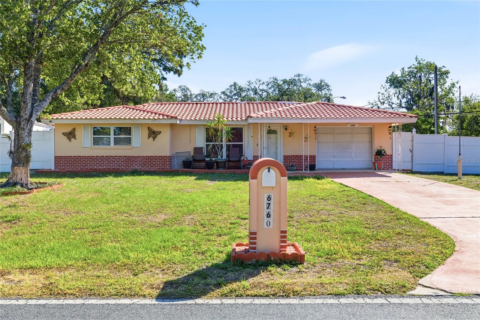 LAKEWOOD VILLAS - Residential