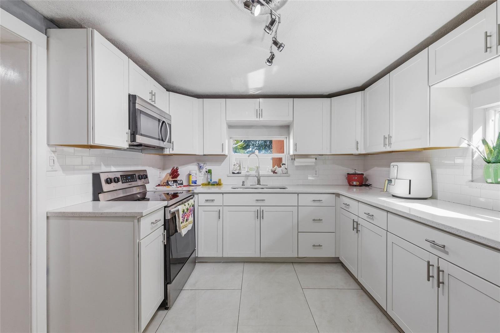 LAKEWOOD VILLAS - Residential