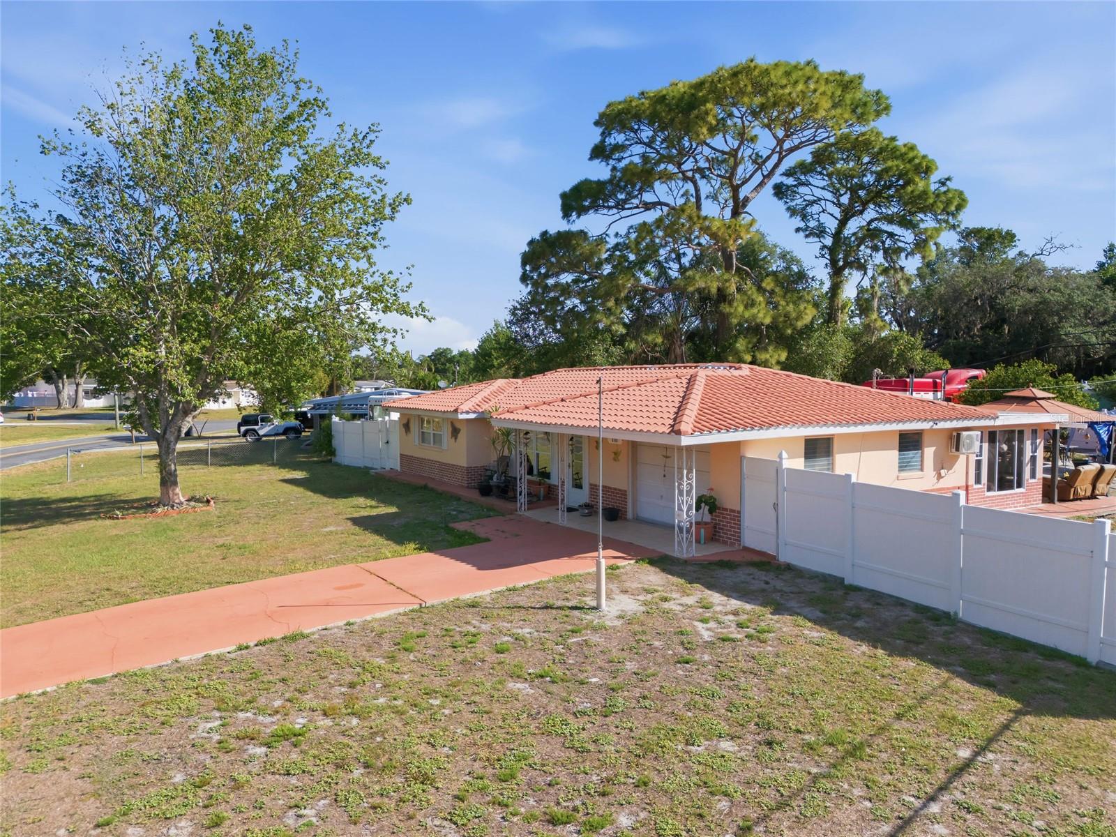 LAKEWOOD VILLAS - Residential