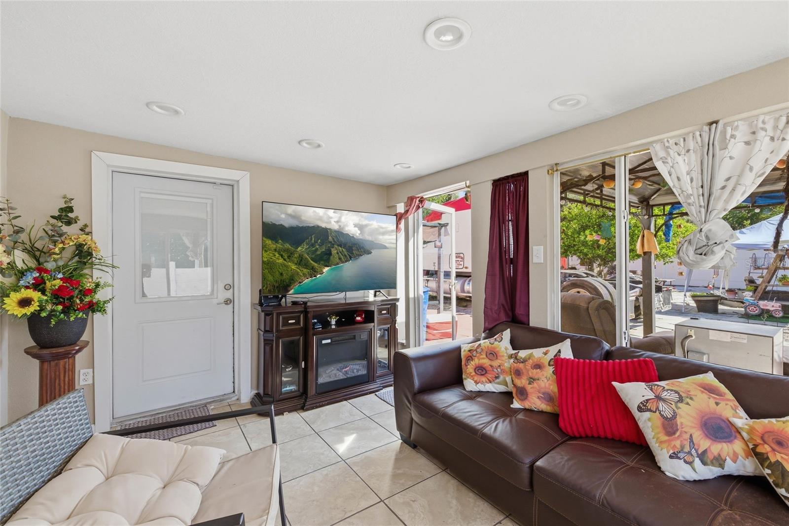 LAKEWOOD VILLAS - Residential