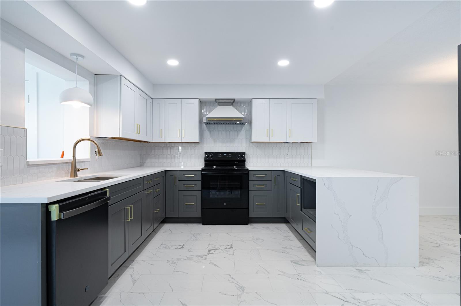 1001 EDEN ISLE BOULEVARD NE 1