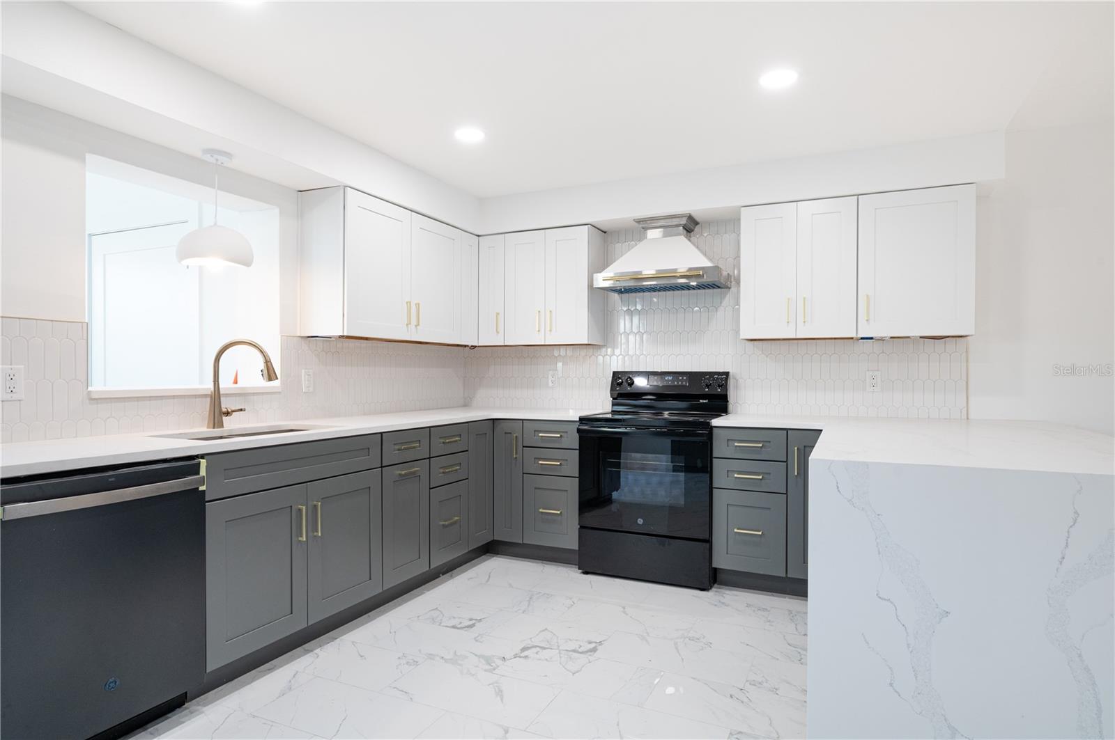 1001 EDEN ISLE BOULEVARD NE 1