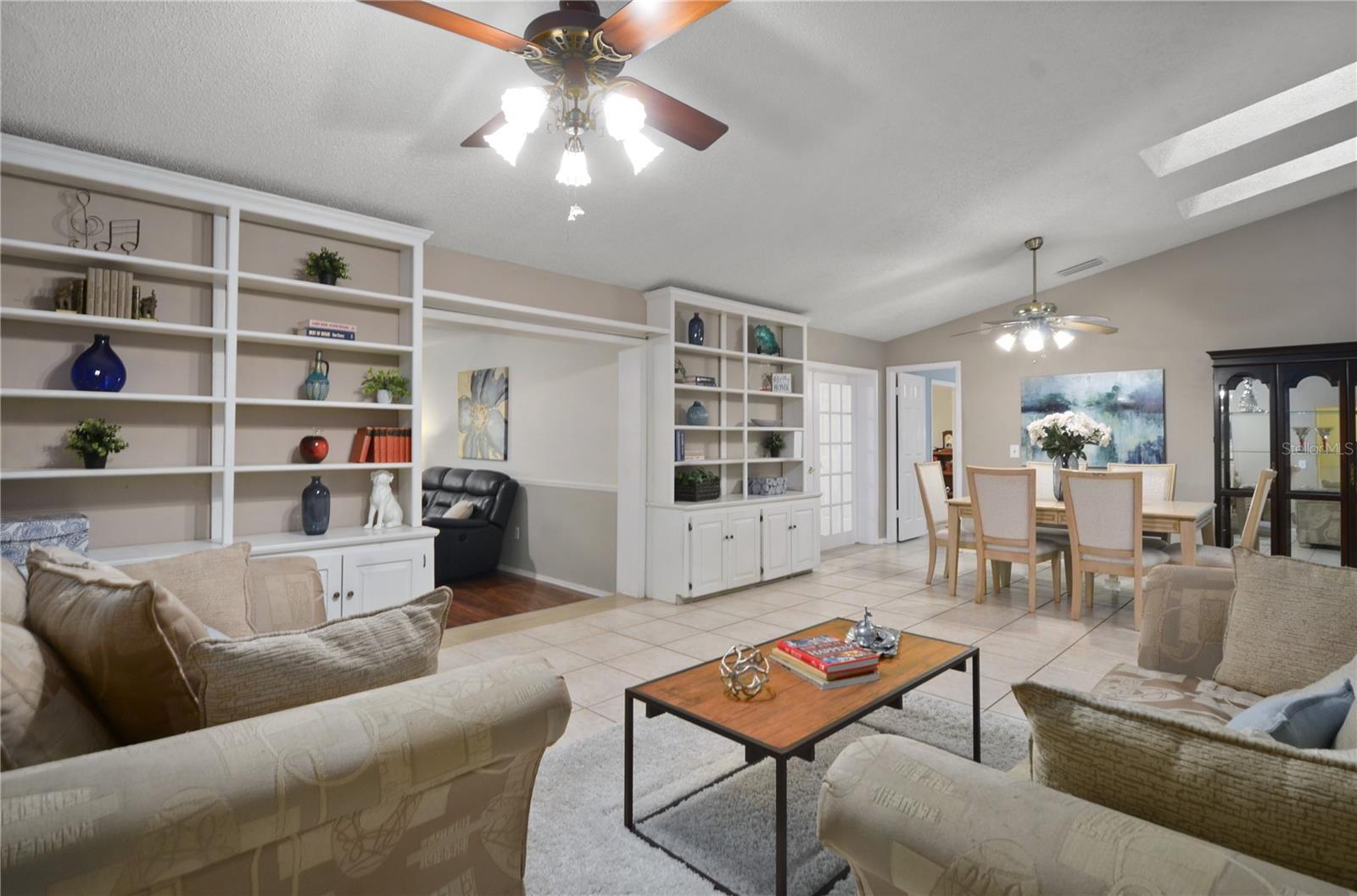 942 CINNAMON COURT