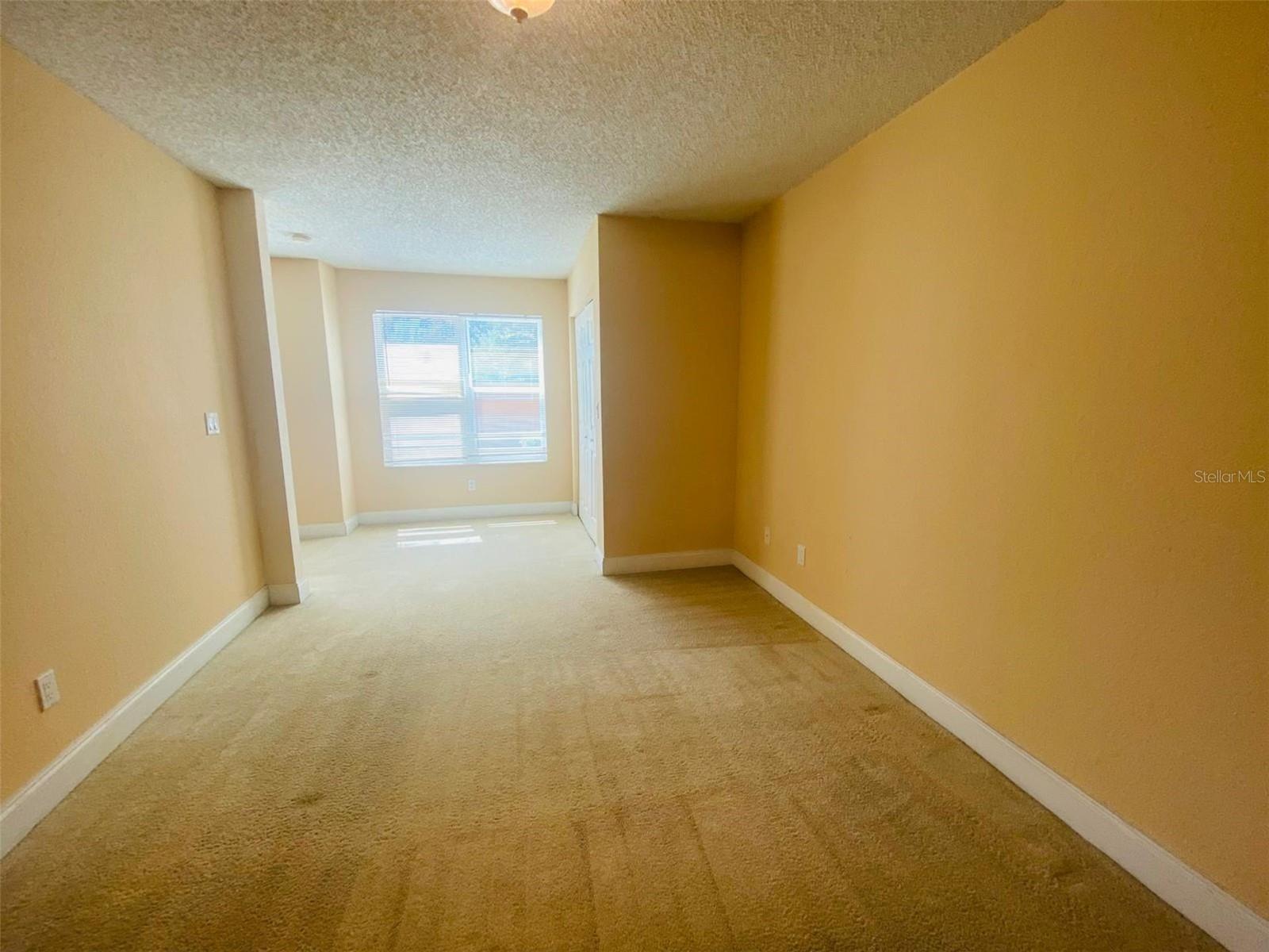 VENETIAN PLACE - Residential