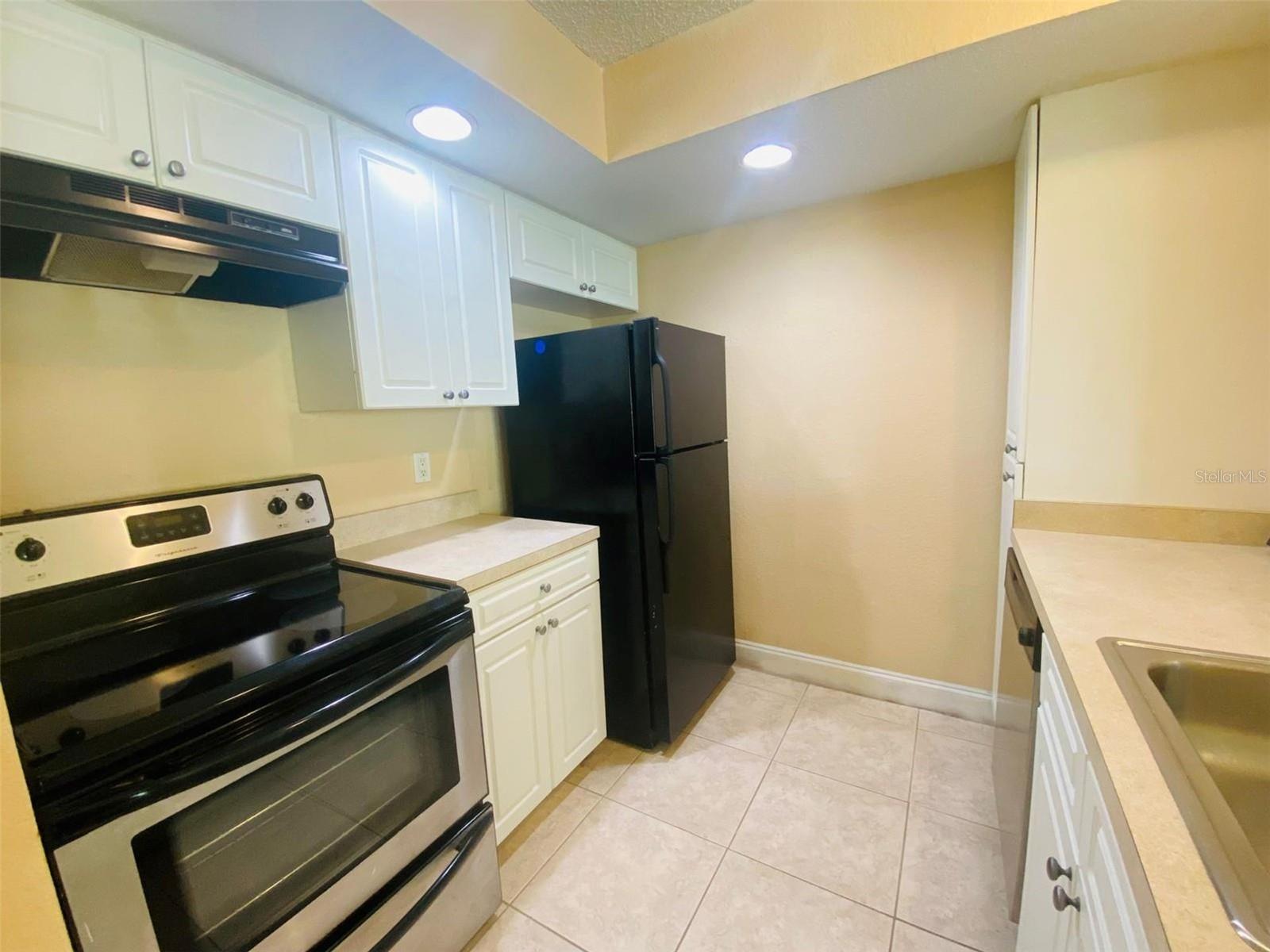 VENETIAN PLACE - Residential