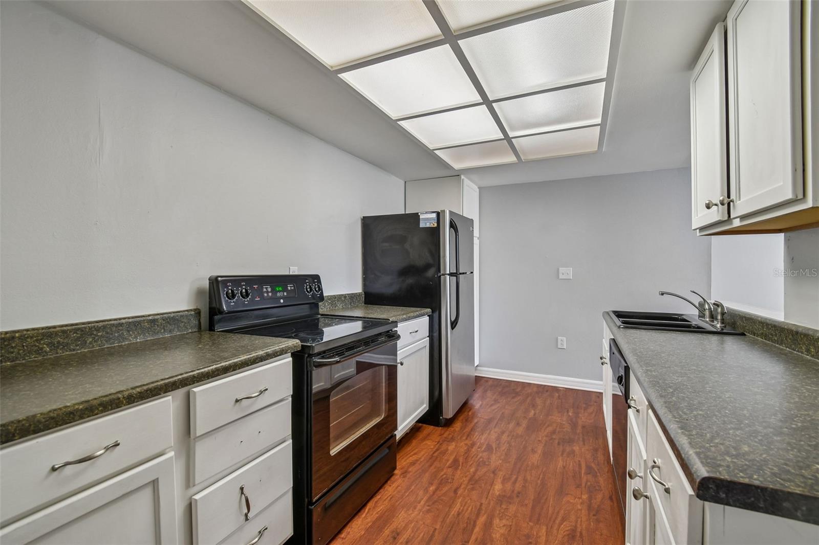 KIMBERLEA CONDO 02 - Residential