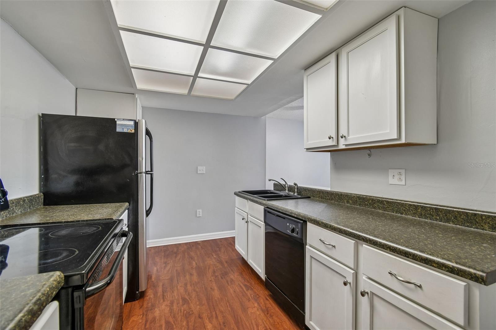 KIMBERLEA CONDO 02 - Residential