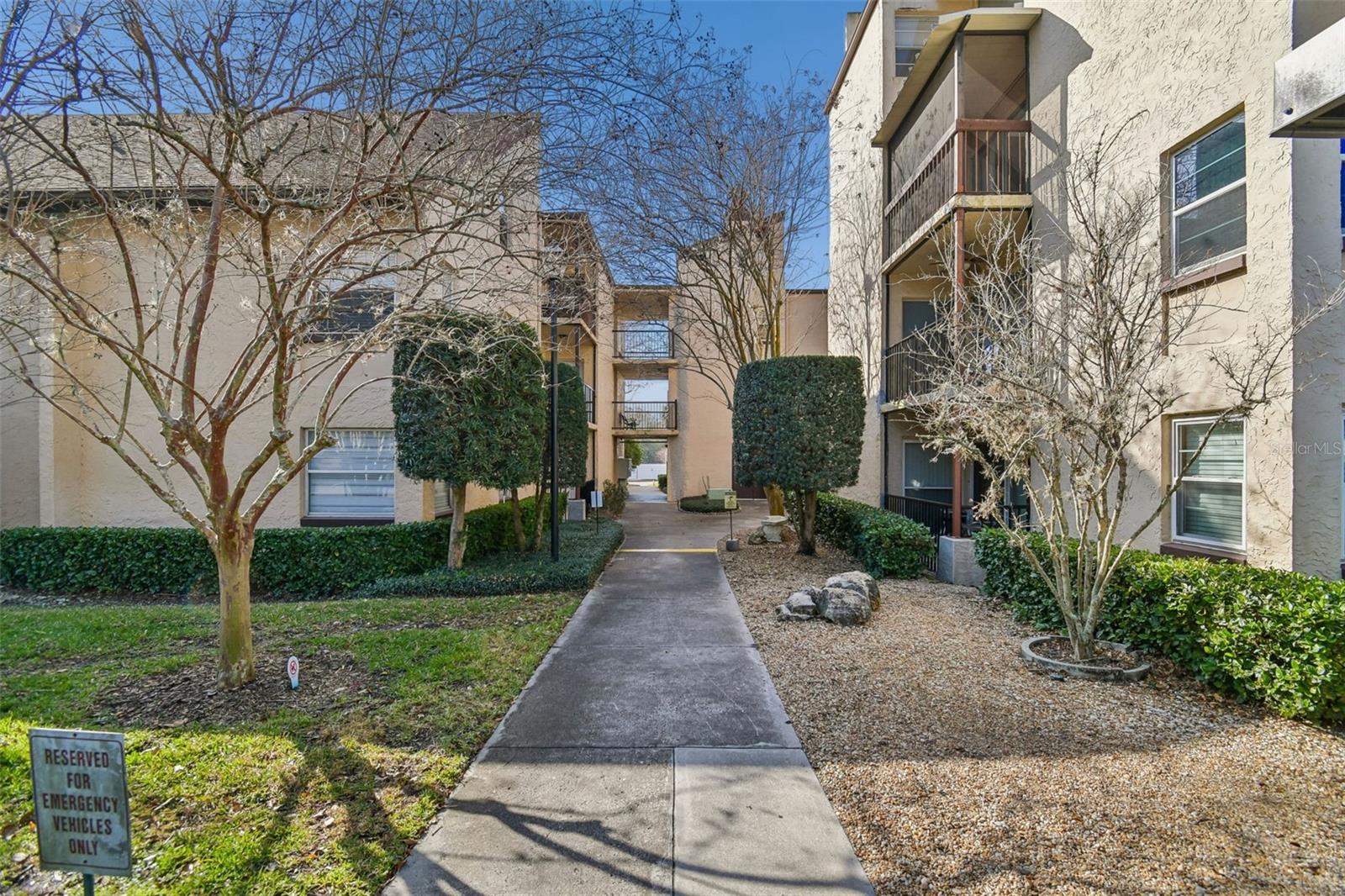 KIMBERLEA CONDO 02 - Residential