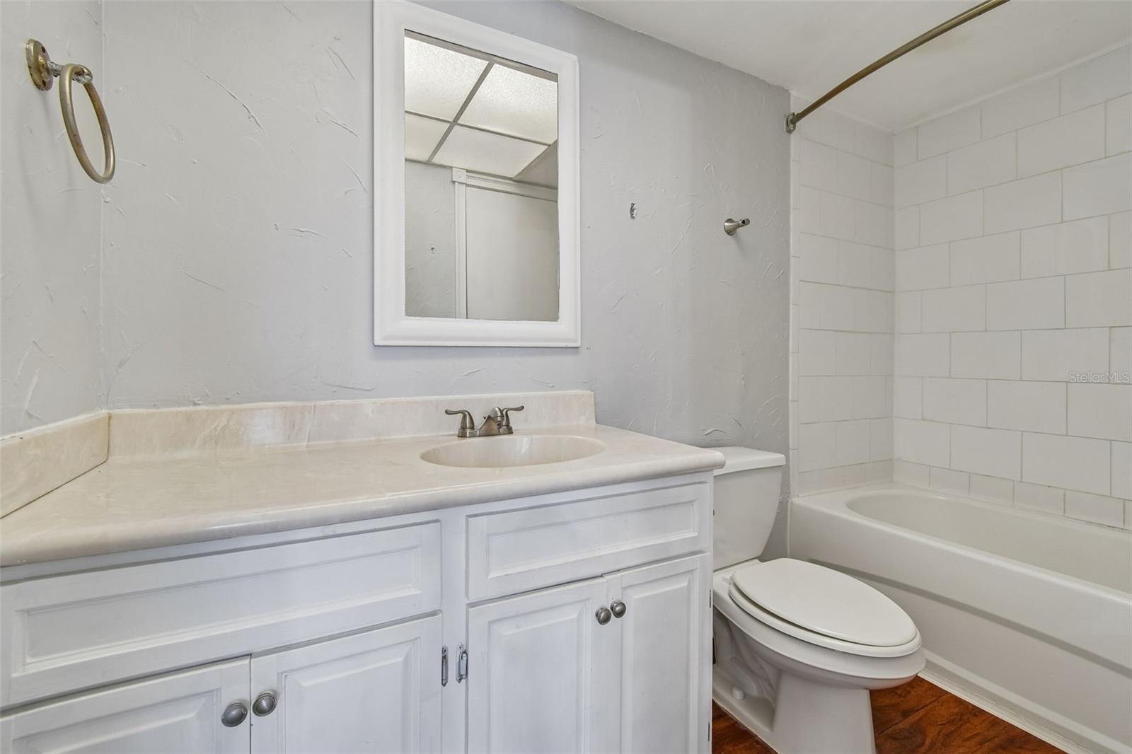 KIMBERLEA CONDO 02 - Residential