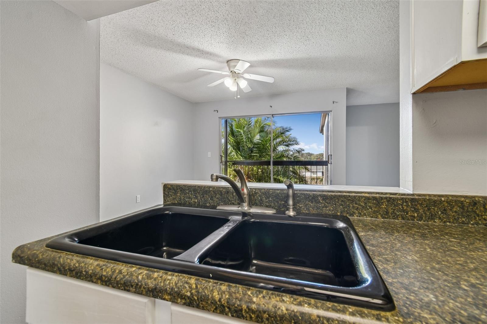 KIMBERLEA CONDO 02 - Residential