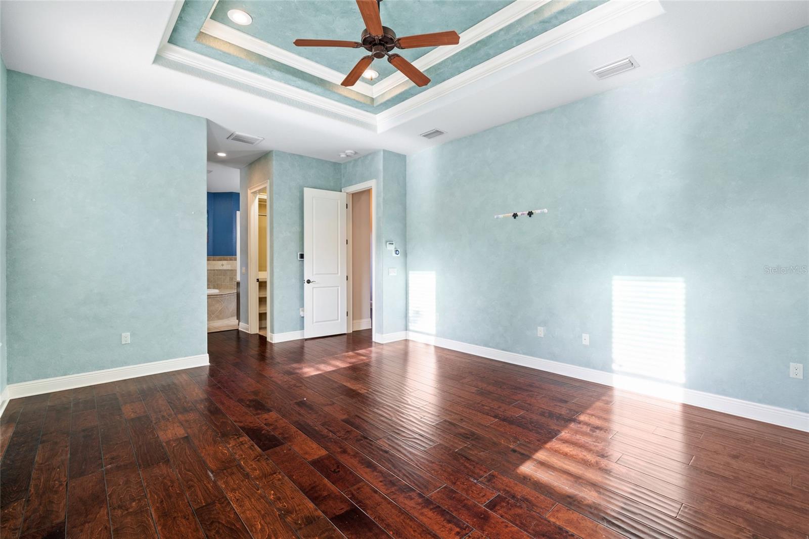 CRESCENT WOODS - Residential