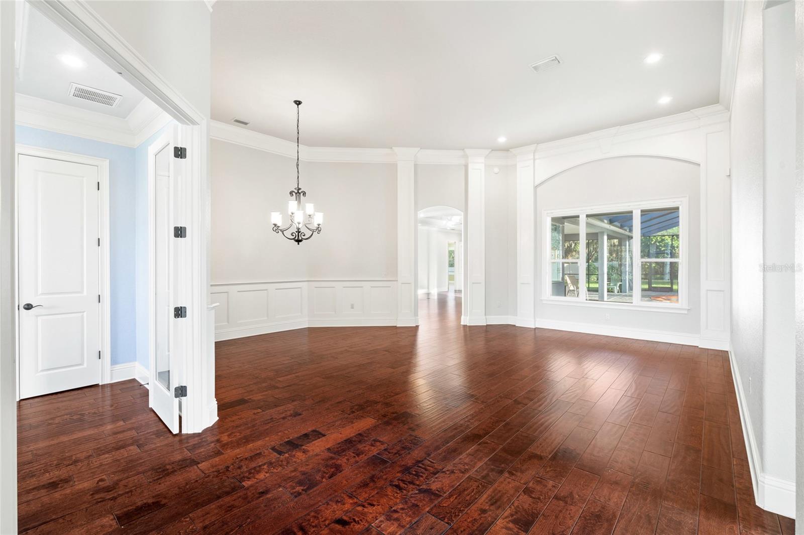 CRESCENT WOODS - Residential