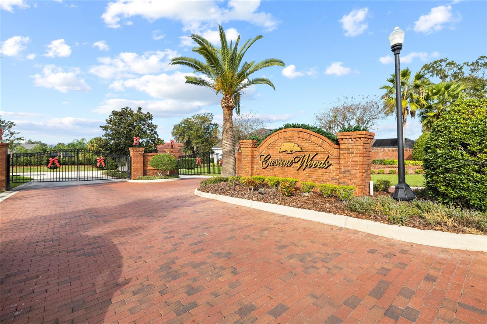 CRESCENT WOODS - Residential