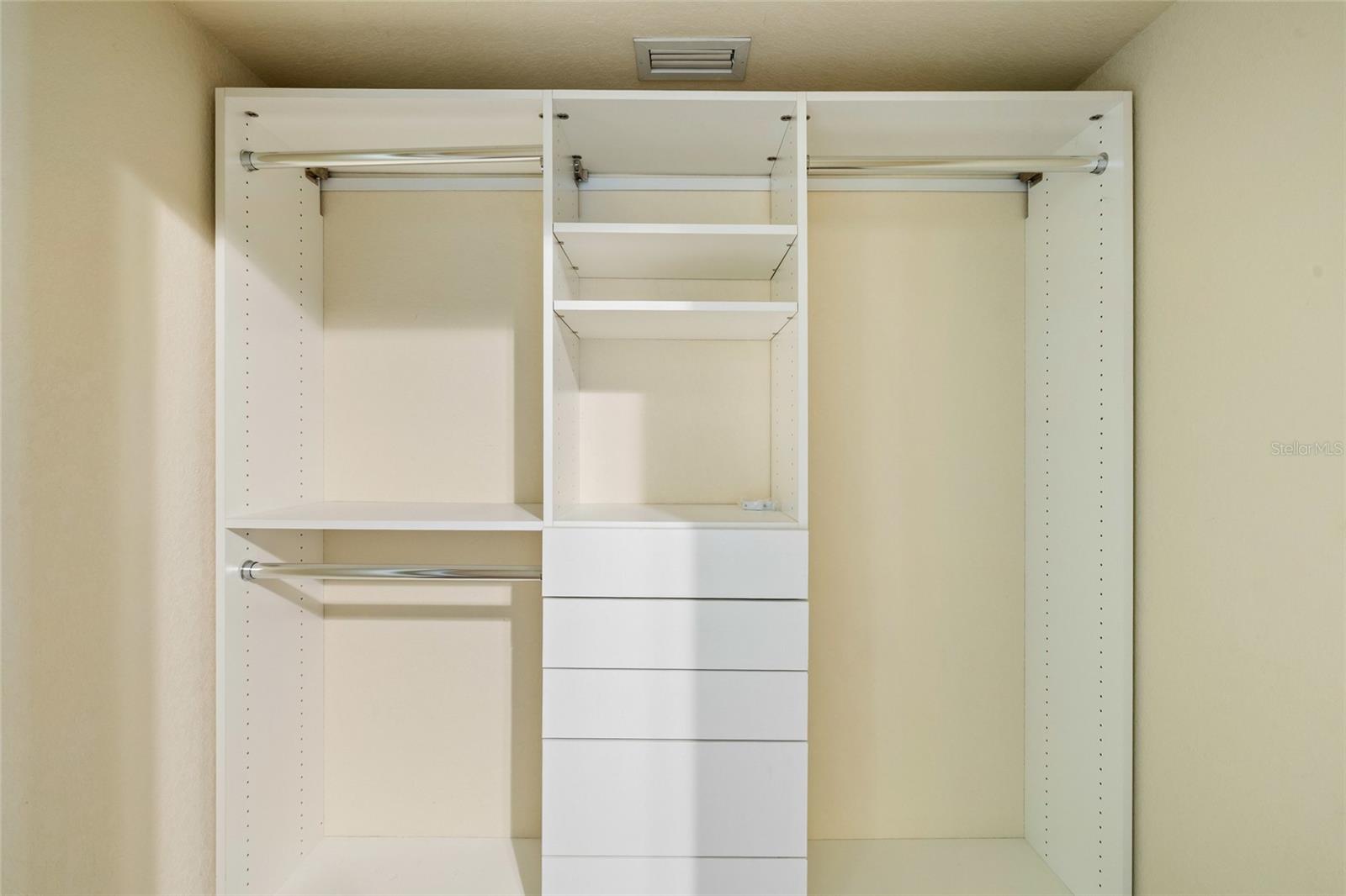 CRESCENT WOODS - Residential