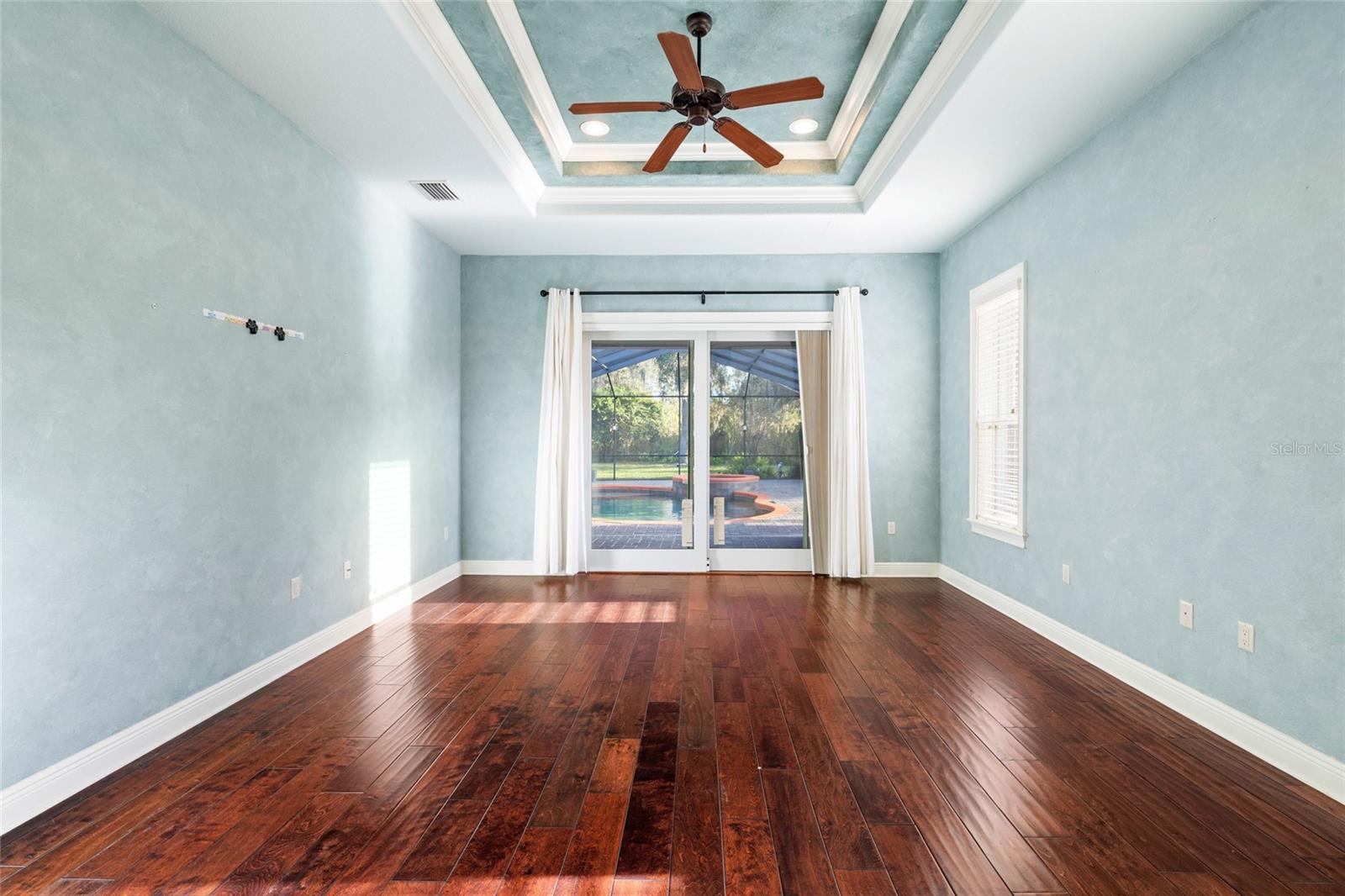 CRESCENT WOODS - Residential