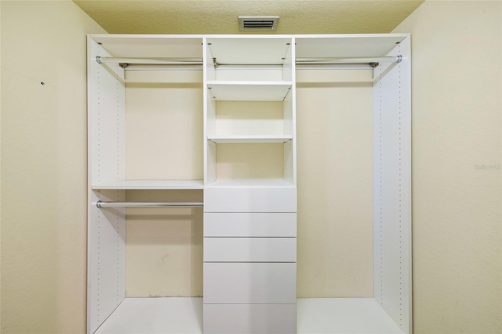 CRESCENT WOODS - Residential