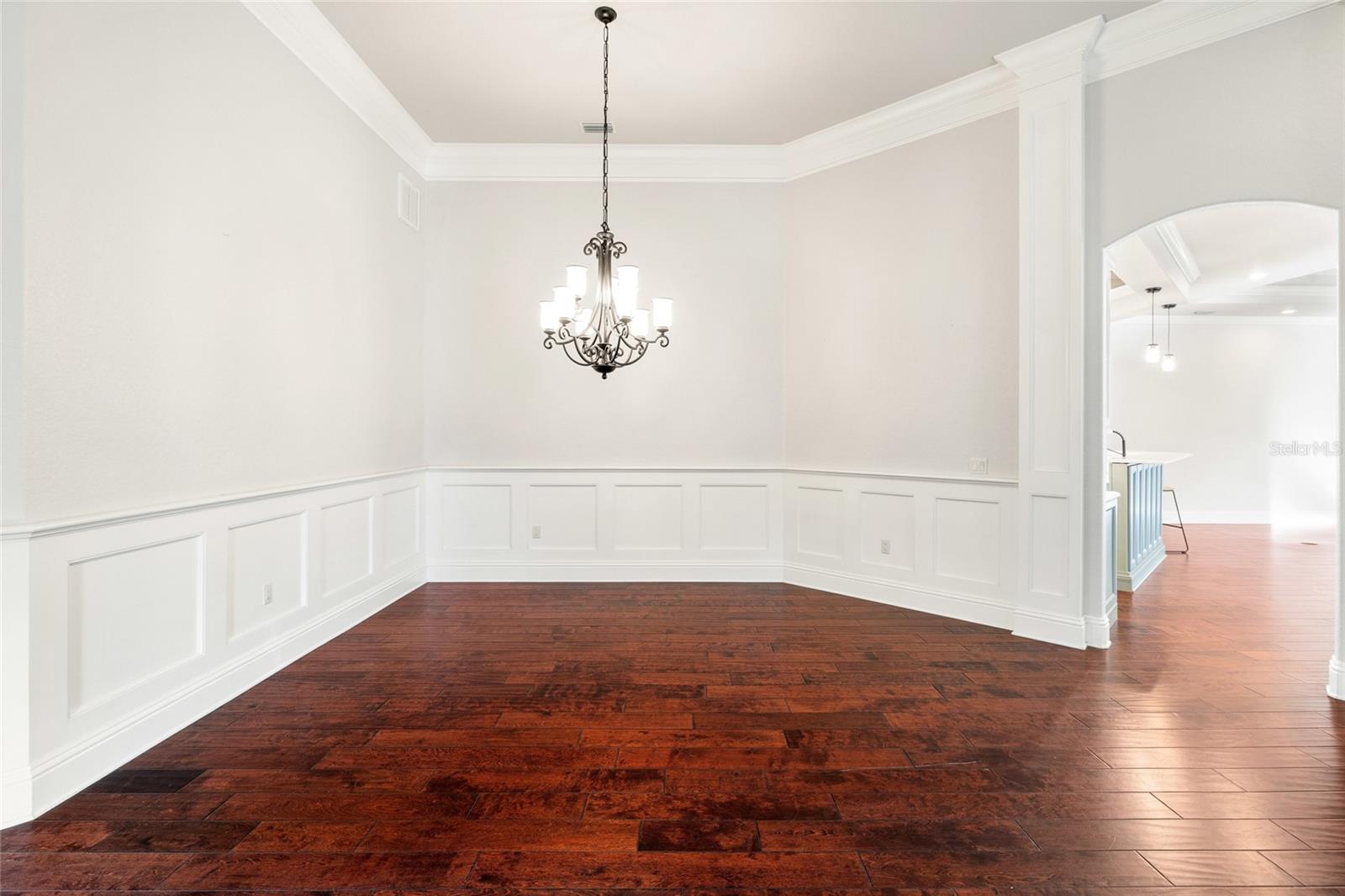 CRESCENT WOODS - Residential