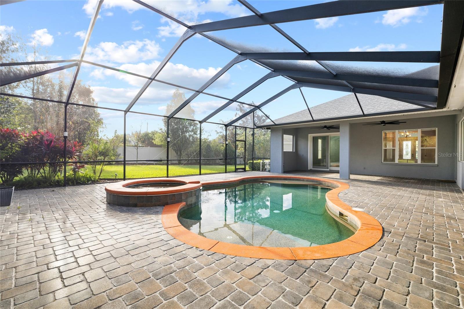 CRESCENT WOODS - Residential