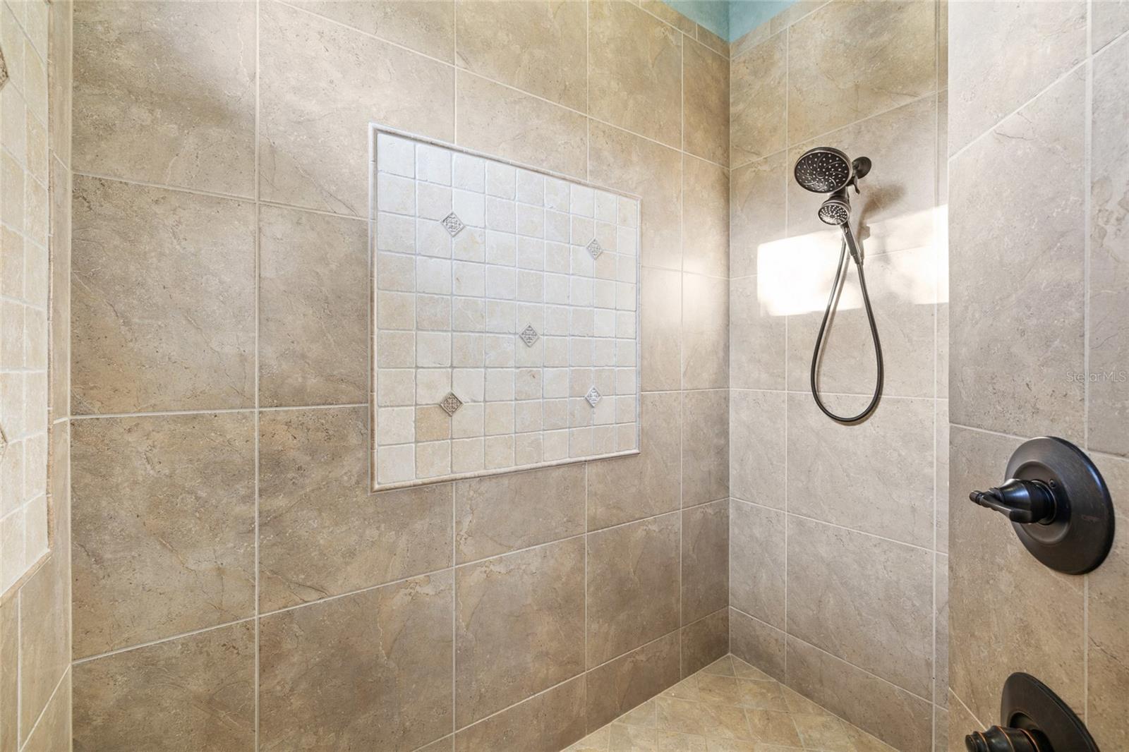 CRESCENT WOODS - Residential