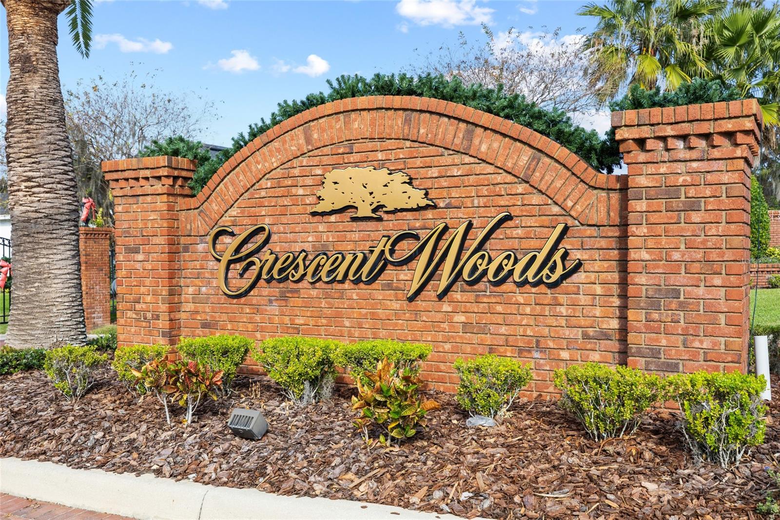 CRESCENT WOODS - Residential