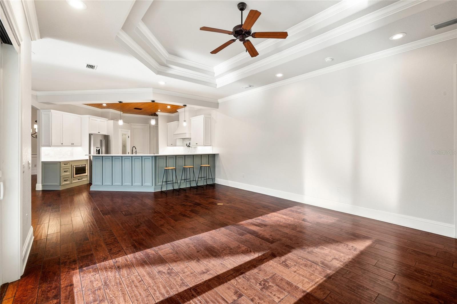 CRESCENT WOODS - Residential