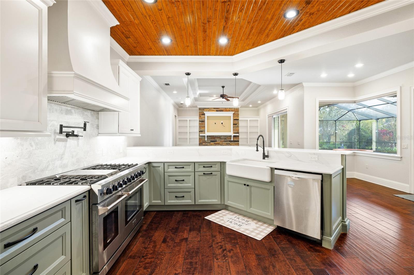 CRESCENT WOODS - Residential