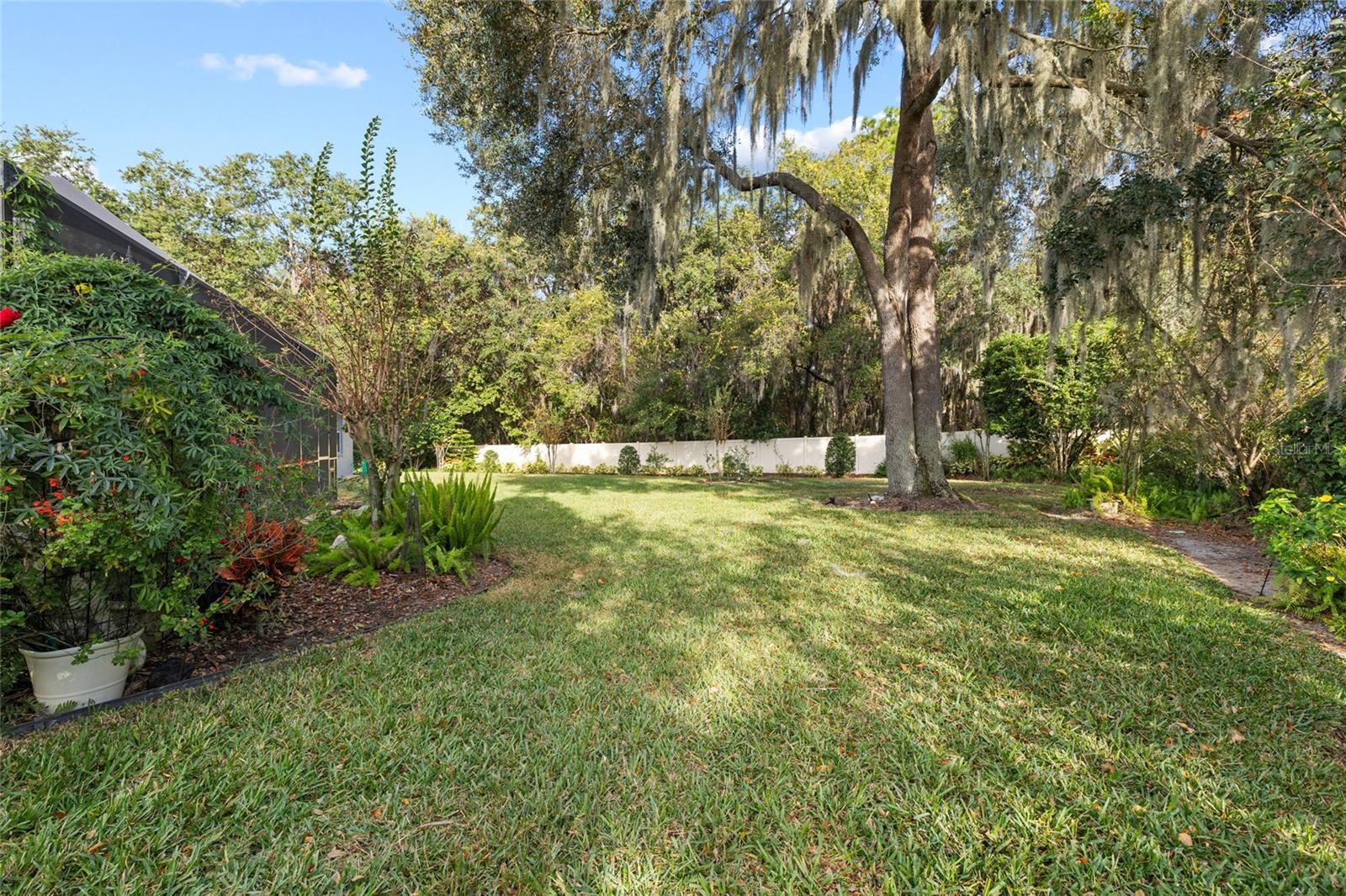 CRESCENT WOODS - Residential