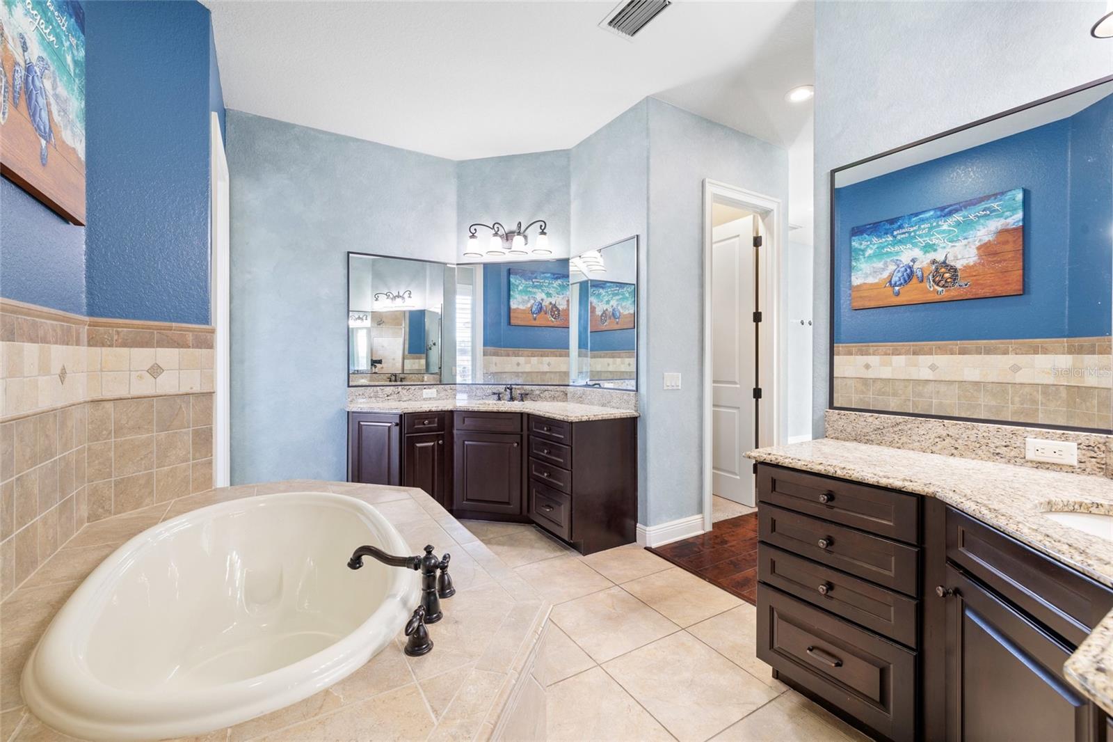 CRESCENT WOODS - Residential