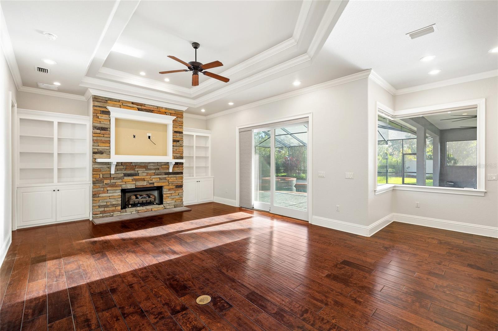 CRESCENT WOODS - Residential