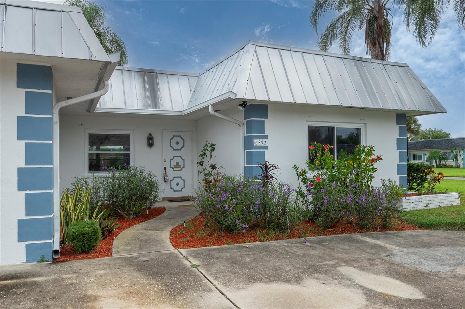 STOP your search! Welcome home! Updated Corner unit villa offering Privacy, located in the Seminole Lake and Country Club community. This spacious and beautifully updated designed great room home, with 1200 heated square feet, features a 2-bedroom split-plan layout, includes 2 bathrooms, an oversized one-car garage, a bonus/family/office room, ample storage, and a screened porch—truly a sanctuary. Nestled in the vibrant Seminole Lake Country Club community, Seminole on the Green, with only 36 villas is a 55+ community. The home has been renovated and is ready for its new owner. Features include new hurricane-rated windows, freshly painted throughout, a brand-new kitchen with stainless steel appliances, soft-close cabinets, updated bathrooms, new vinyl plank flooring, and new ceiling fans and fixtures and more! The primary bedroom boasts a spacious walk-in closet and an elegantly renovated bathroom. The split plan features the second bedroom and bathroom located at the front of the home. Additional highlights include ample storage and an indoor laundry area off the kitchen. Residents can enjoy the community pool , clubshouse and shuffleboard courts. The monthly maintenance fee covers water, sewer, cable, exterior maintenance,reserves, and more. The active Seminole Lake and Country Club community offers an exquisite 18-hole golf course, tennis, and much more! This villa is just minutes away from local parks, shopping, dining, and entertainment, and is also close to the area's beautiful beaches. It has easy access to Downtown St. Petersburg, the interstate, and both airports, all while being nestled in a quiet neighborhood. Don't miss out—check out our interactive video!
https://visithome.ai/AhKeA6RGjLtaWKcGZmbAEJ?mu=m&t=1756245437