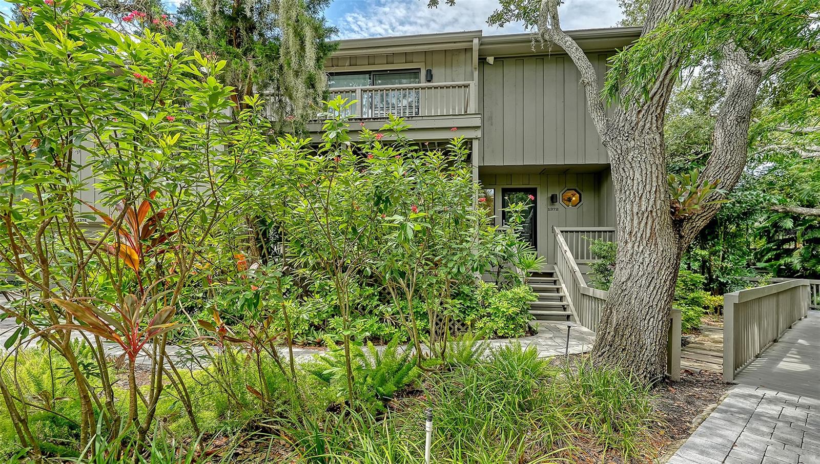 1372 LANDINGS POINT 28