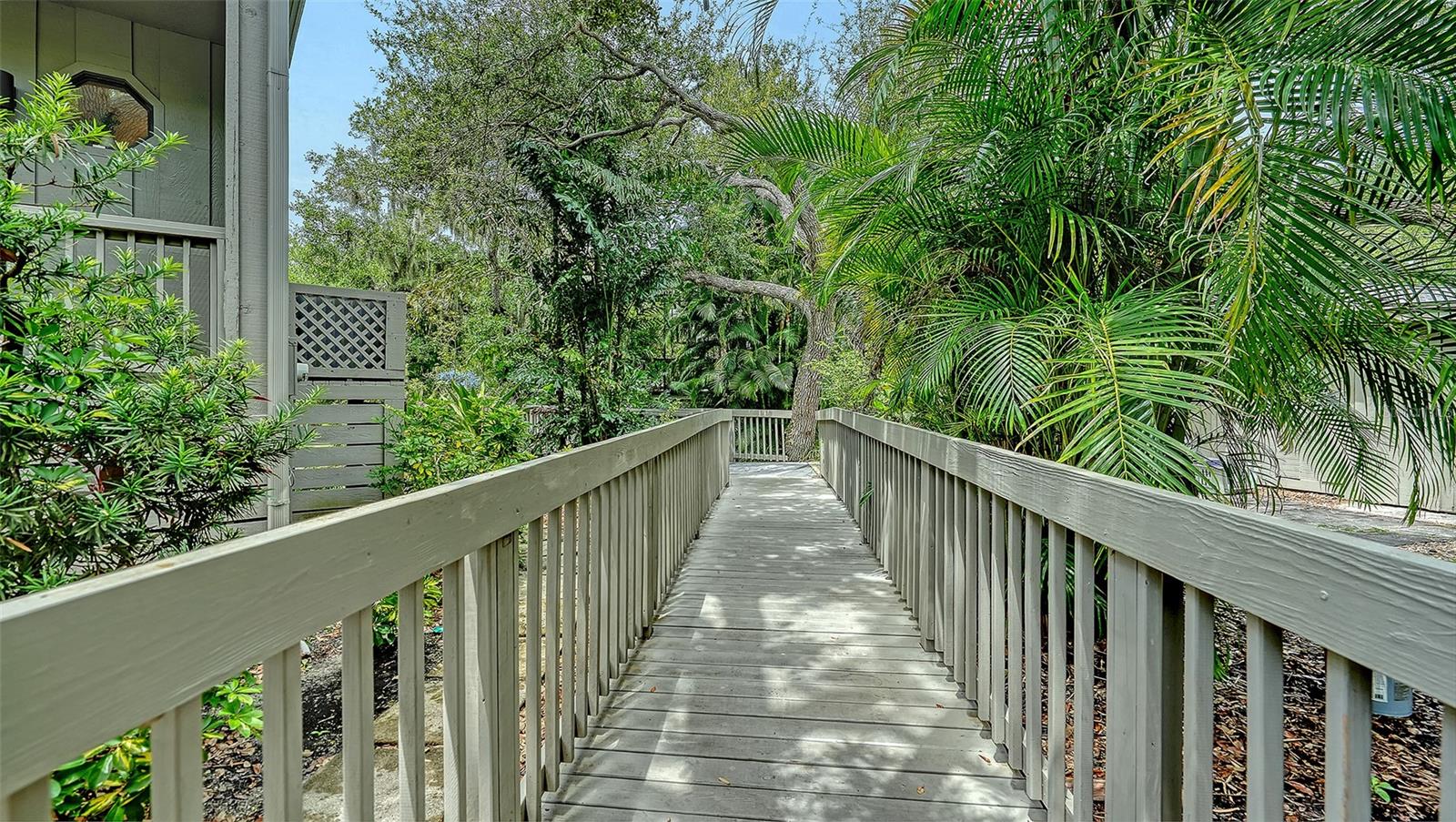 1372 LANDINGS POINT 28