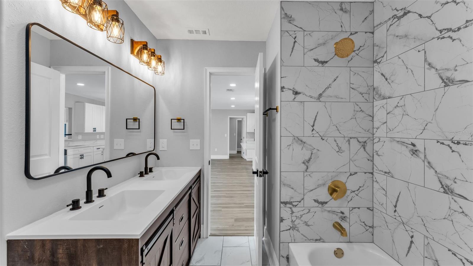 CHRISTINA SHORES - Residential