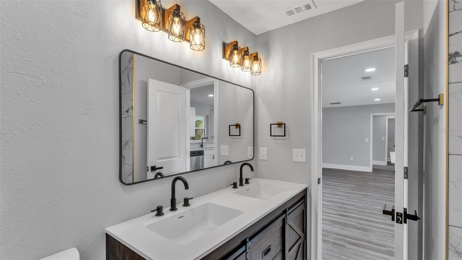 CHRISTINA SHORES - Residential