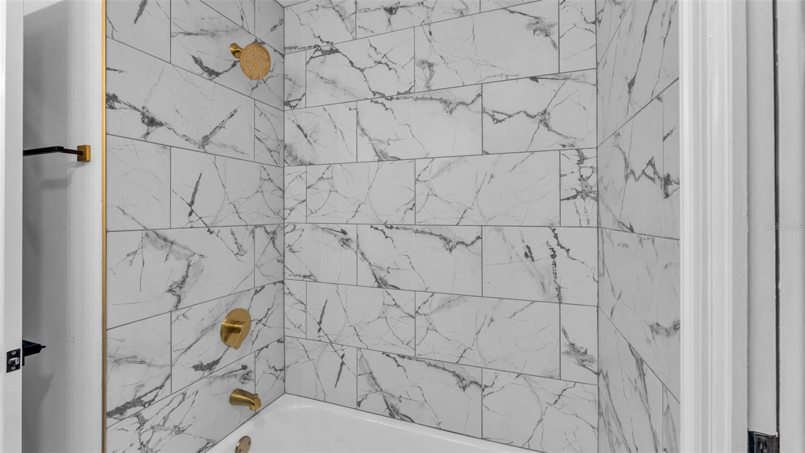 CHRISTINA SHORES - Residential